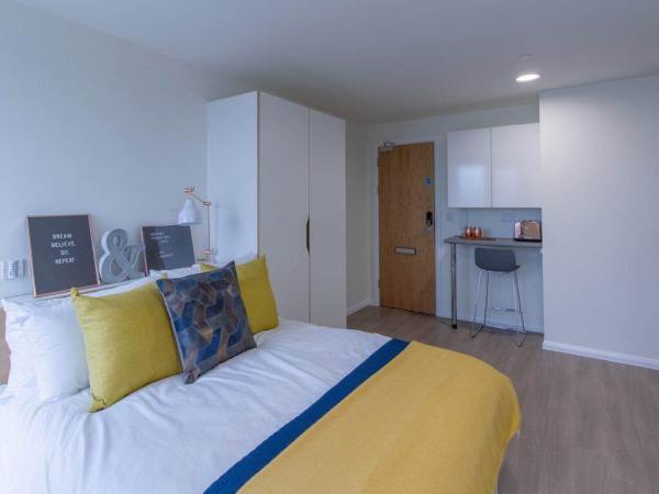 Renewing or ending a student housing lease in Luton,Shared student flat monthly costs Luton