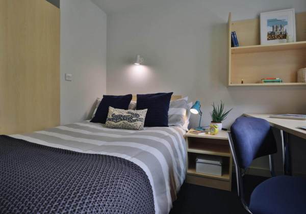 Maintenance requests for London student flats,London student accommodation price trends