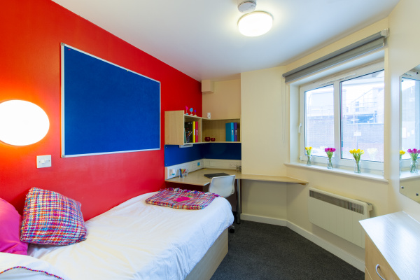 Understanding Nottingham's public transport for student areas,Nottingham student accommodation deposit amount